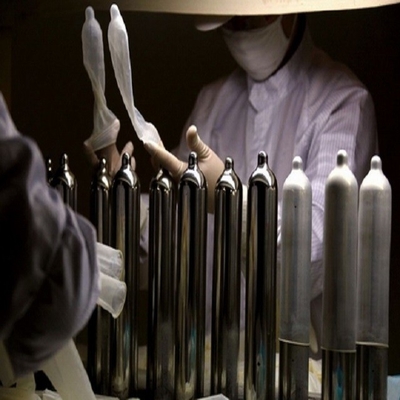 De automatische van het de Machinevulcaniseerapparaat van de Condoommaker Rubbermachines