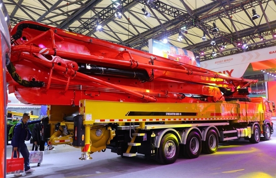 Mechanische apparatuur voor de bouw van betonpompwagens met zuiger