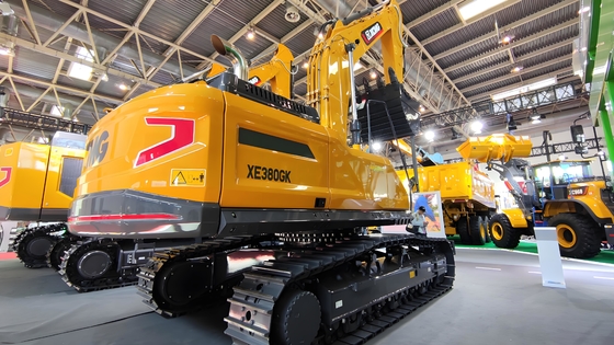 Gele XCMG-graafmachines in de bouwindustrie